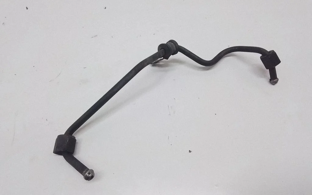 Fuel line pipe – front