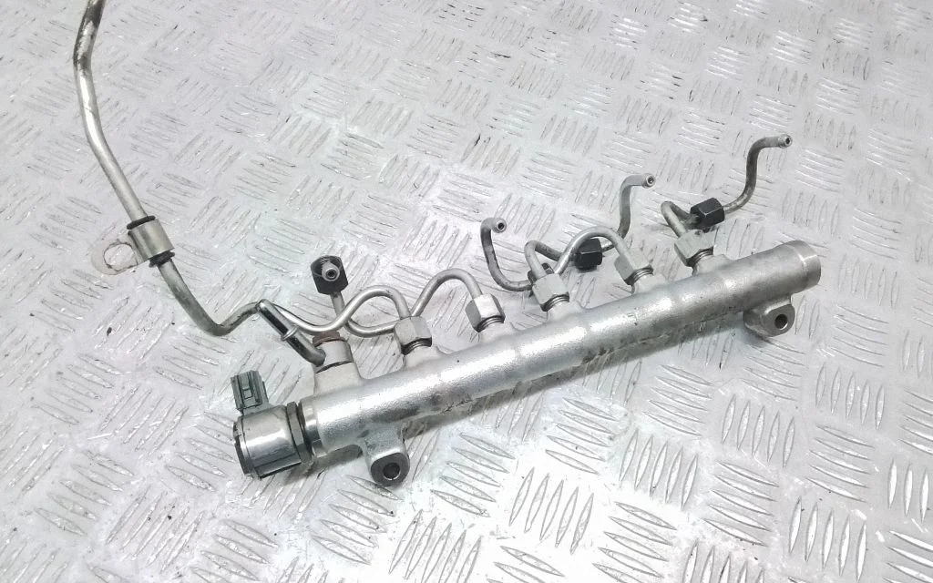 Kütuse magistraaltoru 31303612