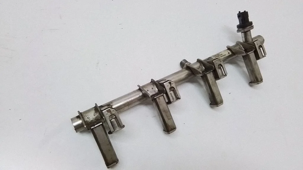Fuel main line pipe BM5G9H487CA