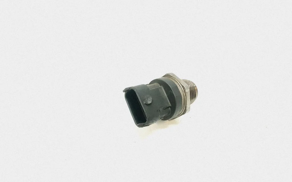 Fuel pressure sensor – Volvo V70 (2005-2008)