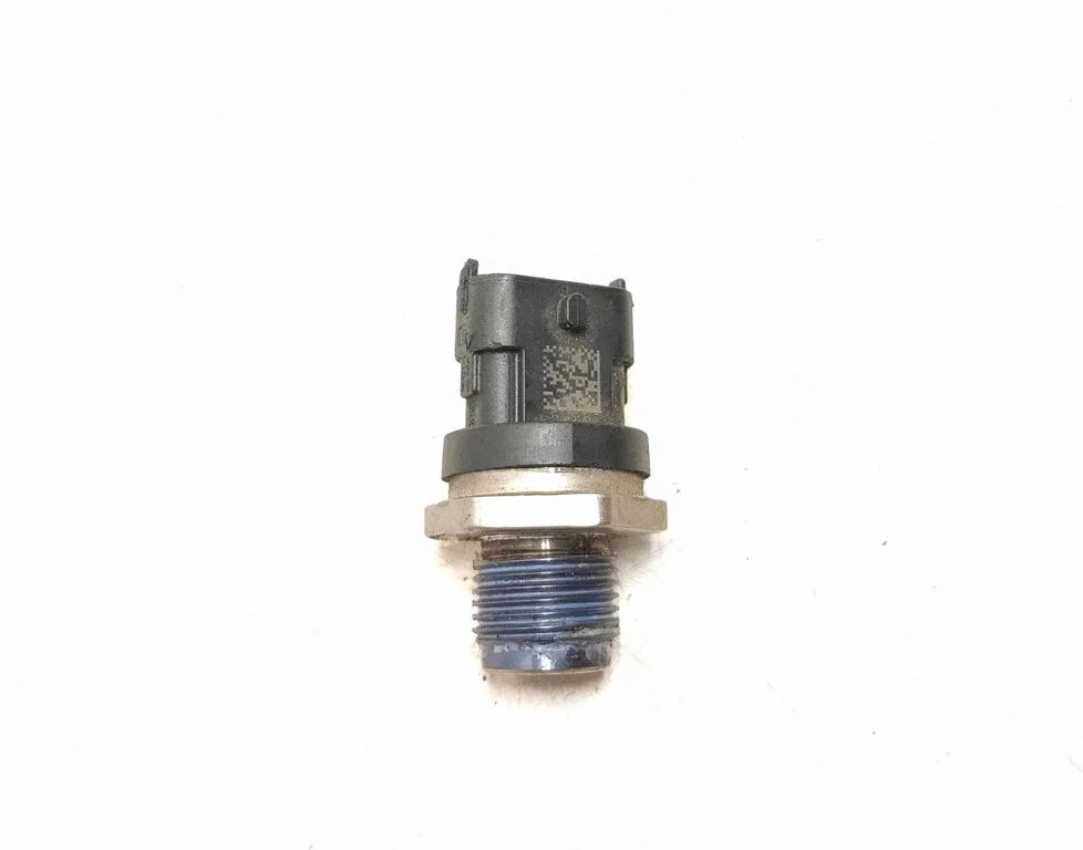 Fuel pressure sensor – Volvo V70 (2005-2008)