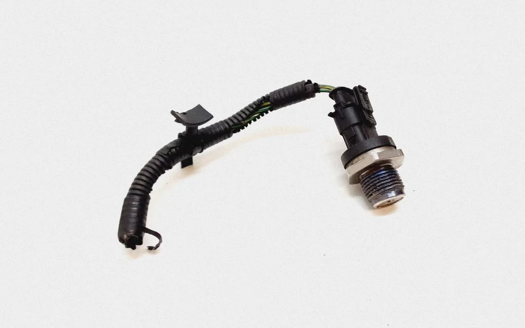 Fuel pressure sensor – Volvo V70 (2005-2008)
