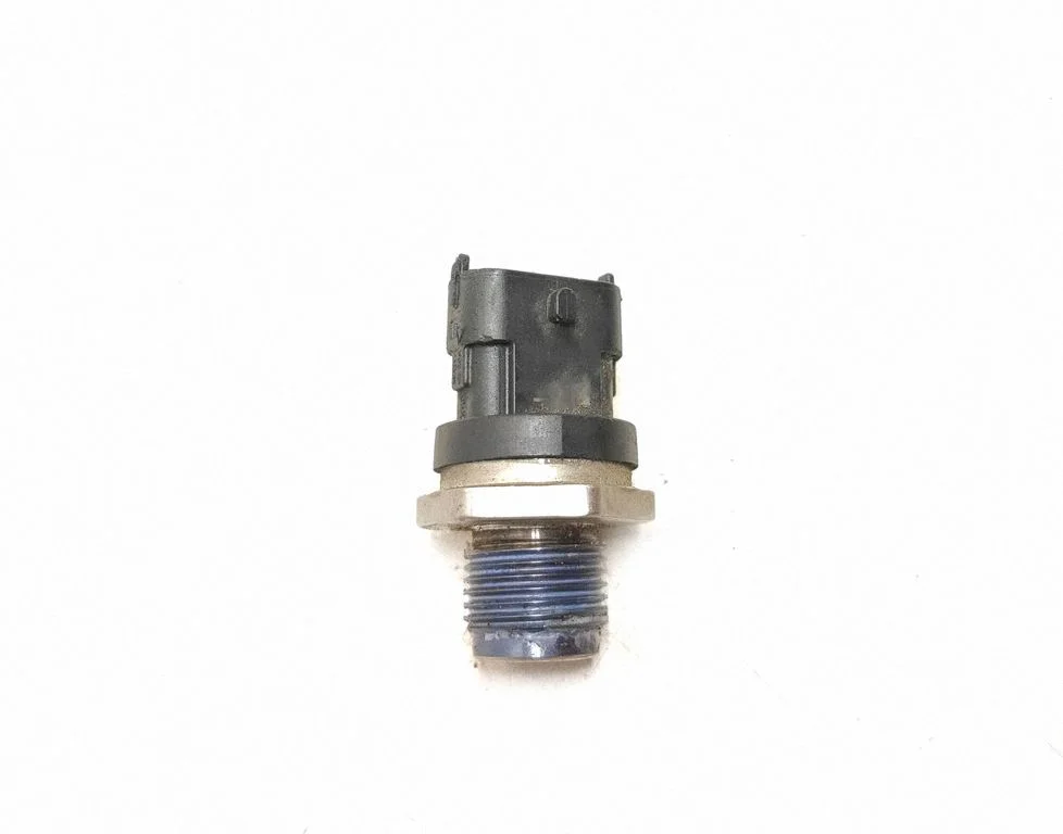 Fuel pressure sensor – Volvo V70 (2005-2008)