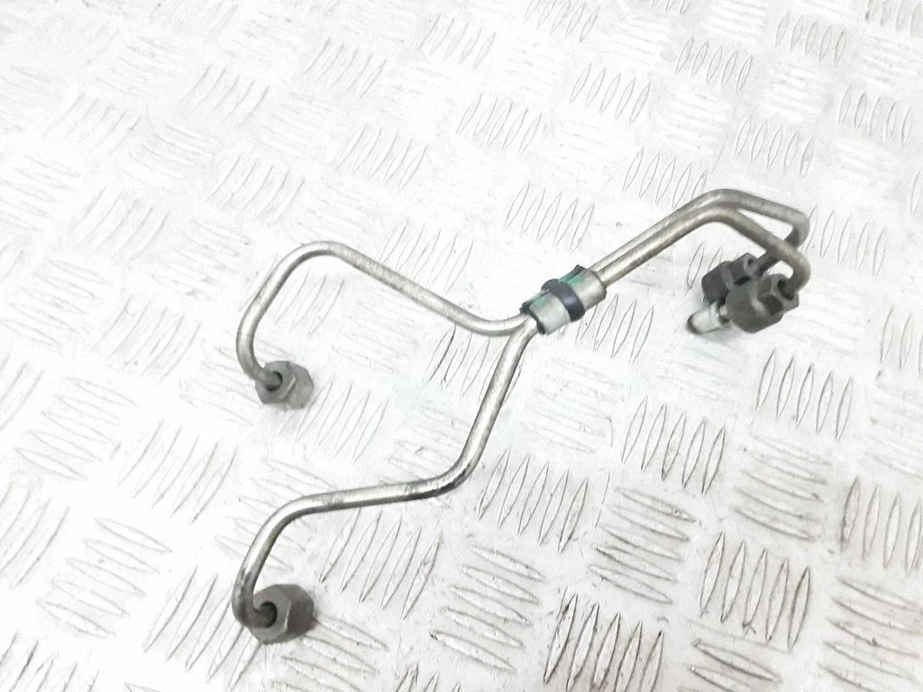 Fuel injector supply line/pipe – Volvo V50 (2008-2012)
