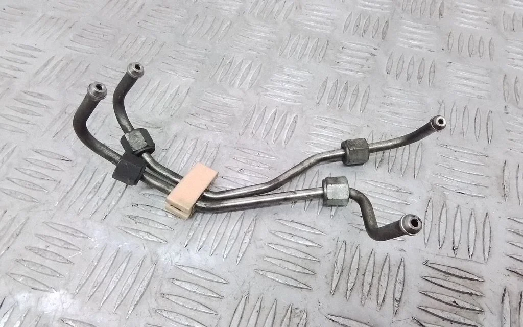 Fuel injector supply line/pipe – Volvo V70 (2008-2013)