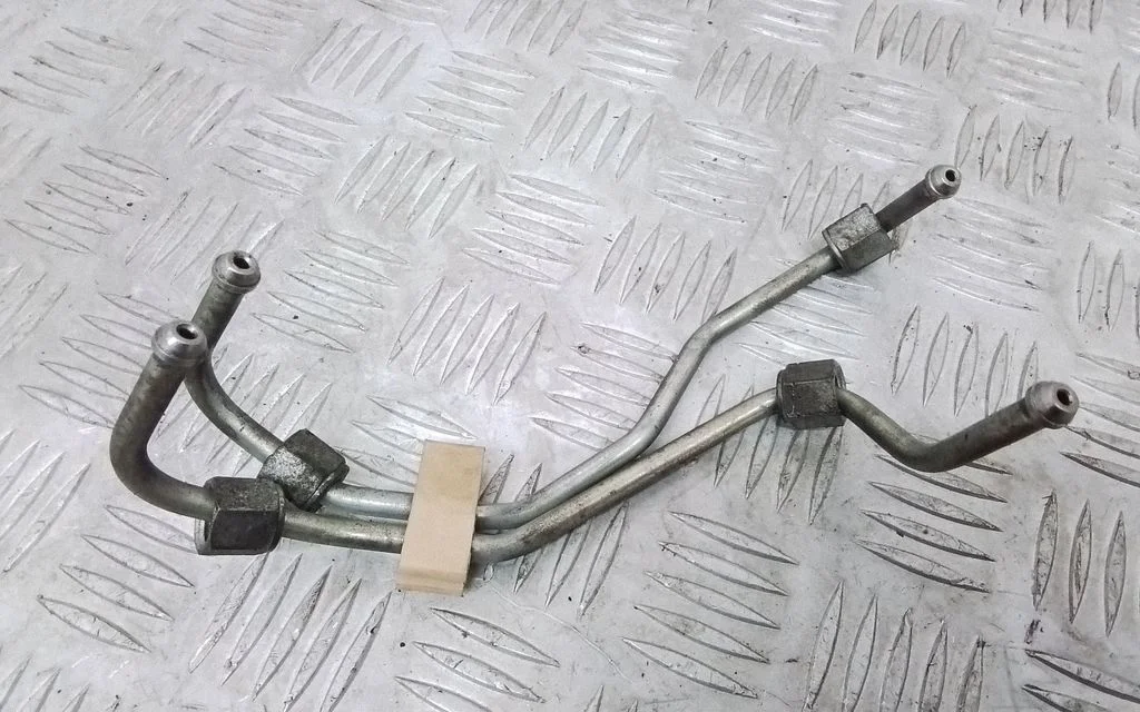 Fuel injector supply line/pipe – Volvo XC70 (2008-2013)