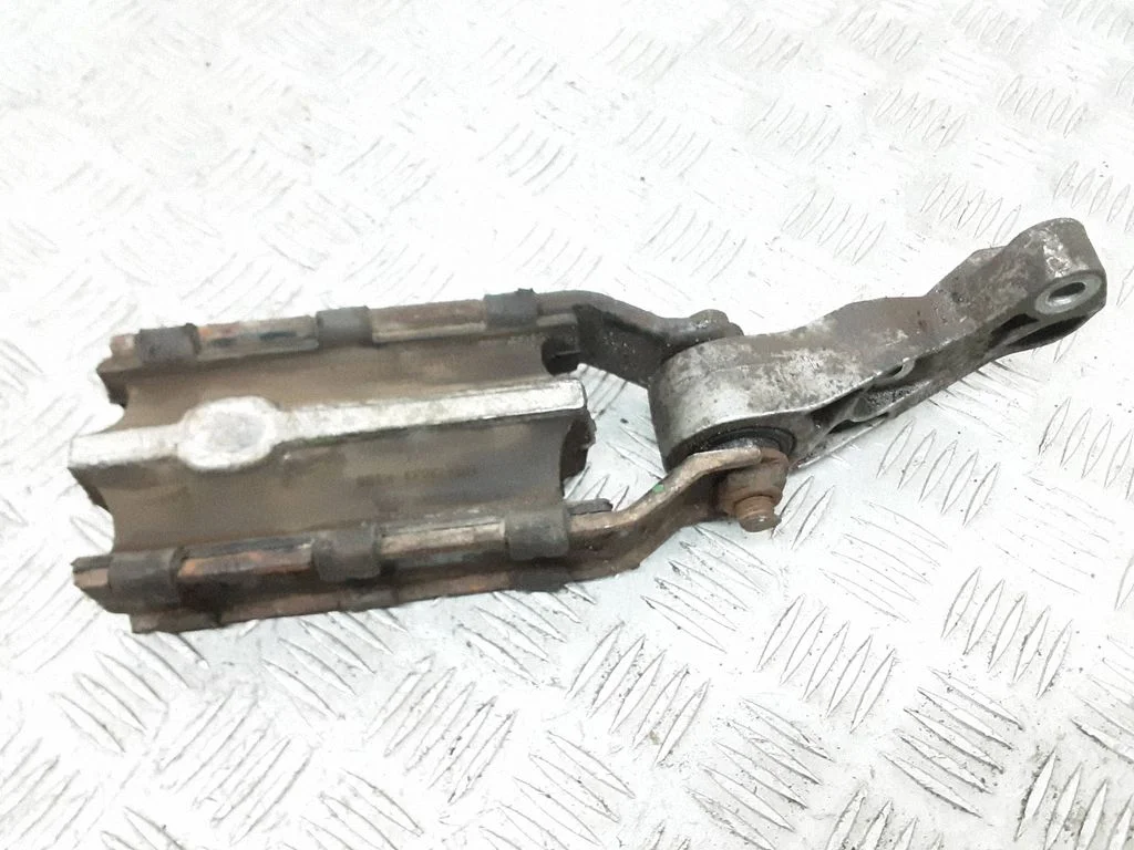 Engine mount bracket – Volvo XC60 (2009-2013)