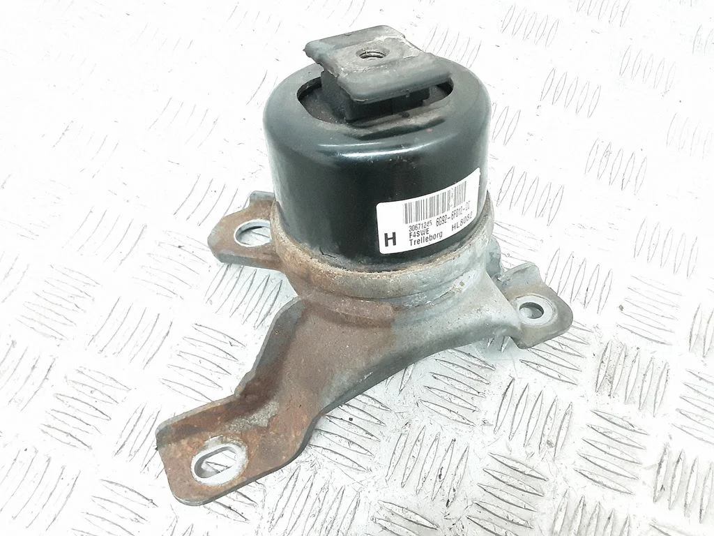 Engine mount bracket 30671245