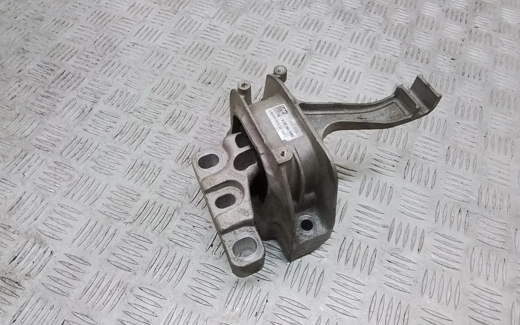 Engine mount bracket – Volkswagen e-Golf (2014-)