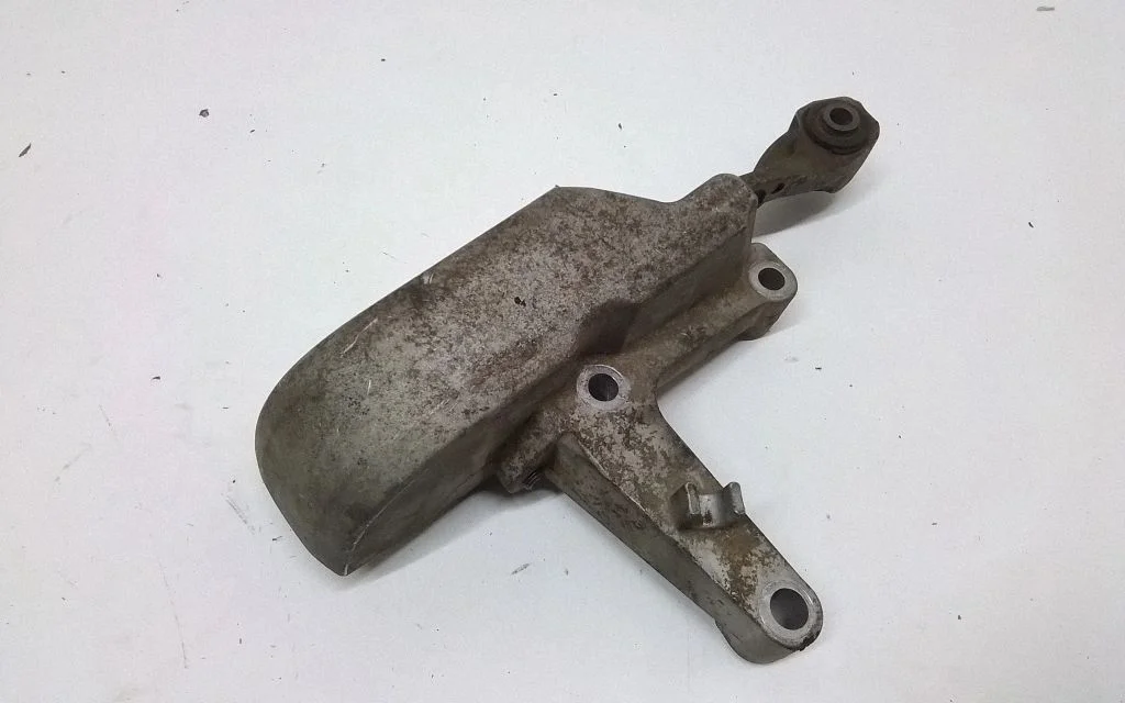 Engine mount bracket 30680708