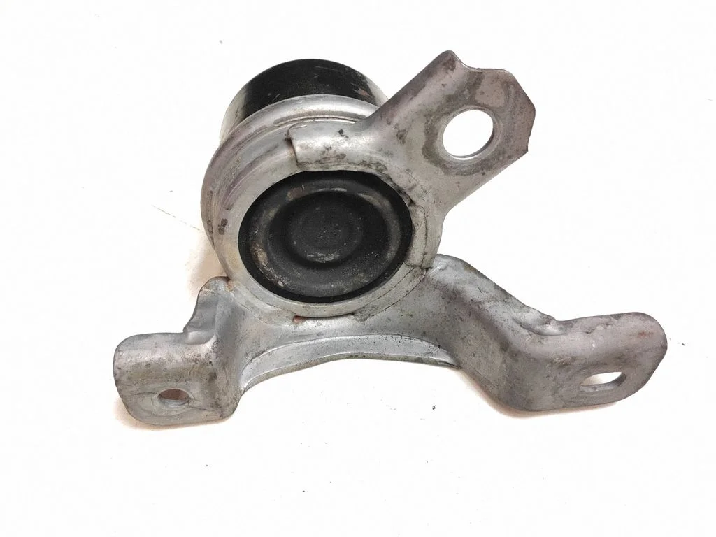 Engine mount bracket 30793318