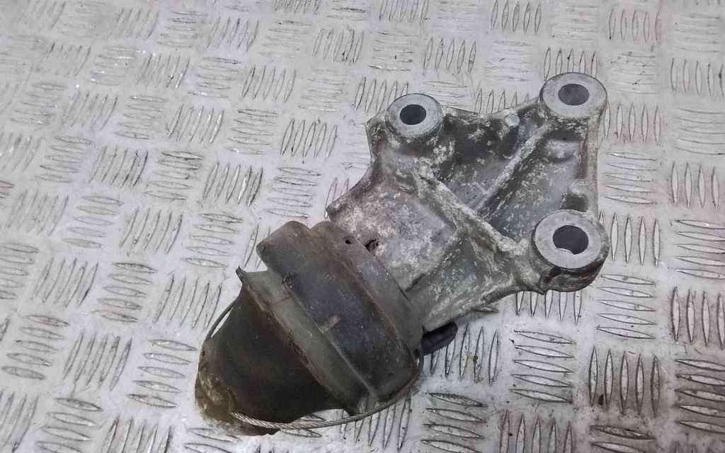 Engine mount bracket 9485551