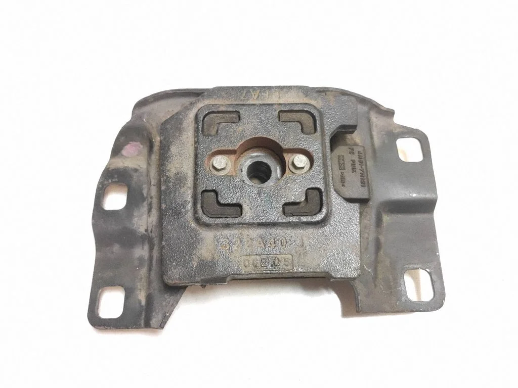 Engine mount bracket 4N517M121