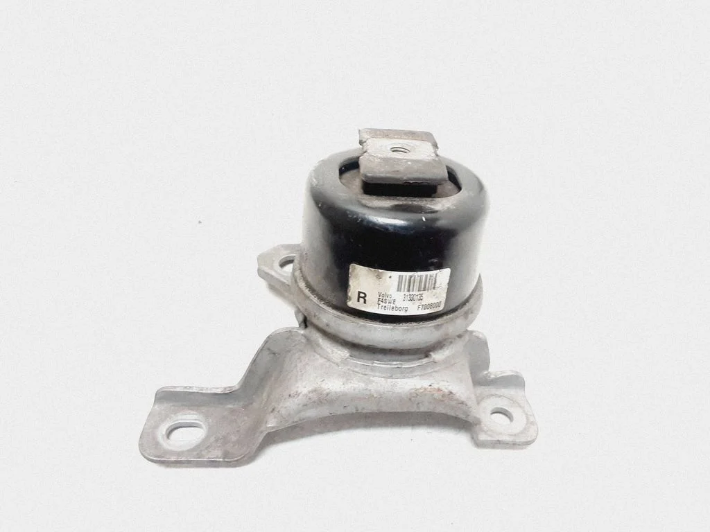 Engine mount bracket 31330135