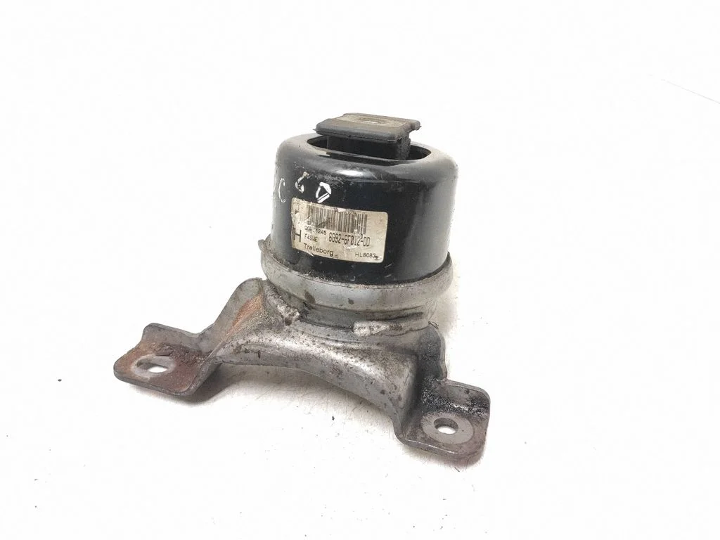 Engine mount bracket 30671245