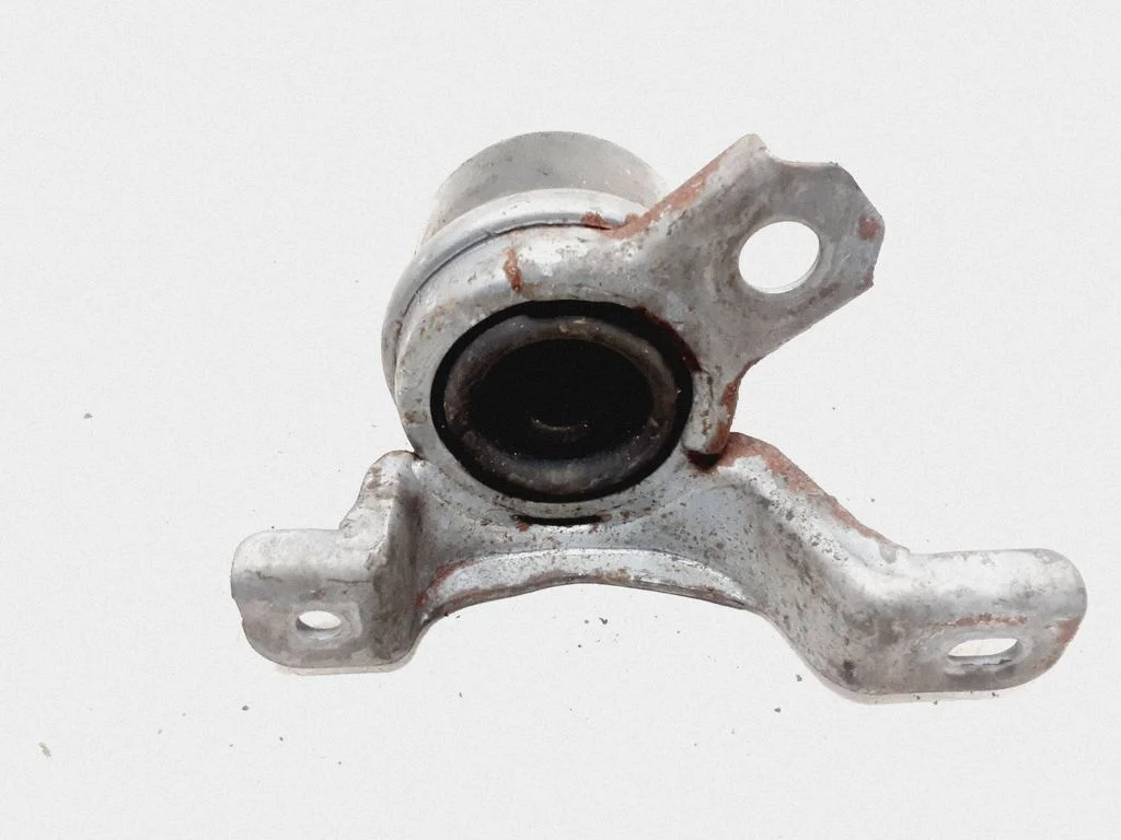 Engine mount bracket 30671245