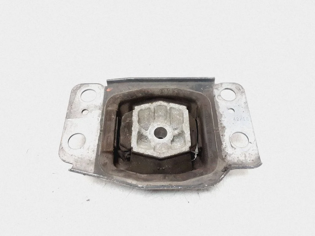 Mootoripadi 6G917M121AC