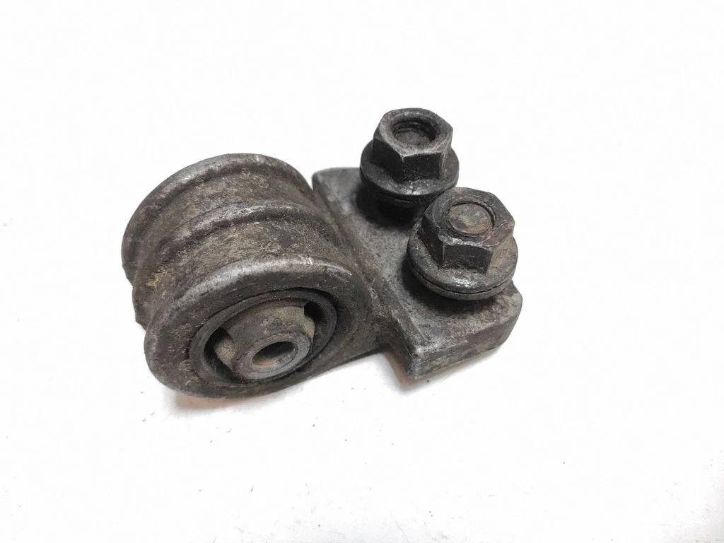 Engine mount bracket 9445335