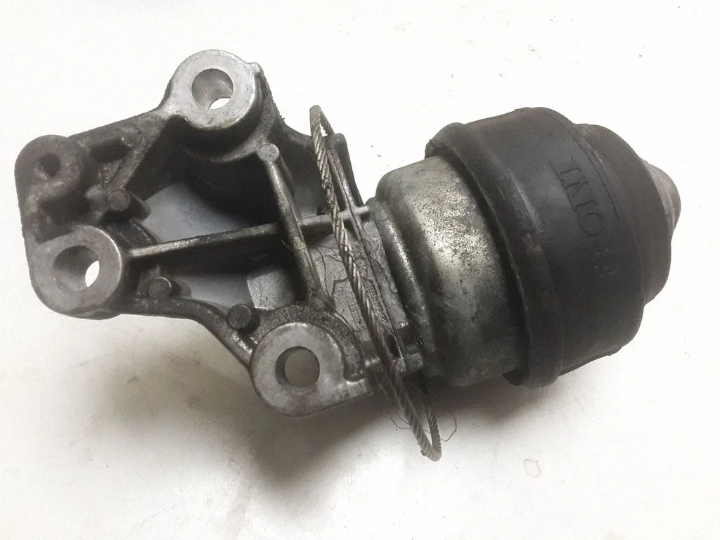 Engine mount bracket 30680751