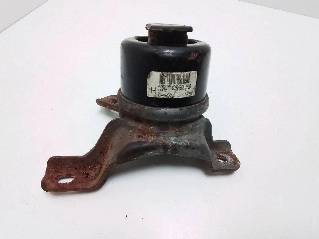 Dzinēja spilvens 6G926F012