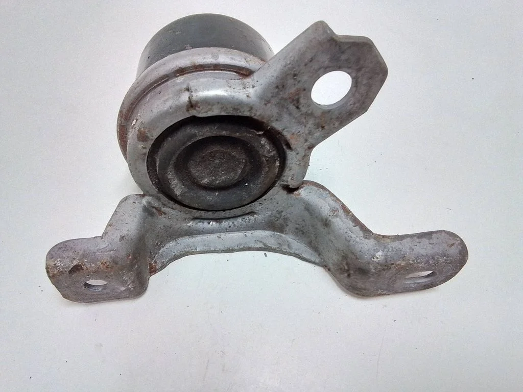 Engine mount bracket 30671245