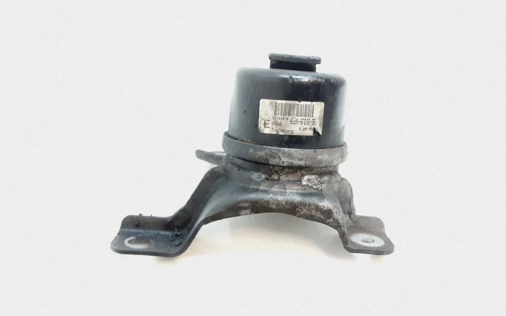 Engine mount bracket 30793318