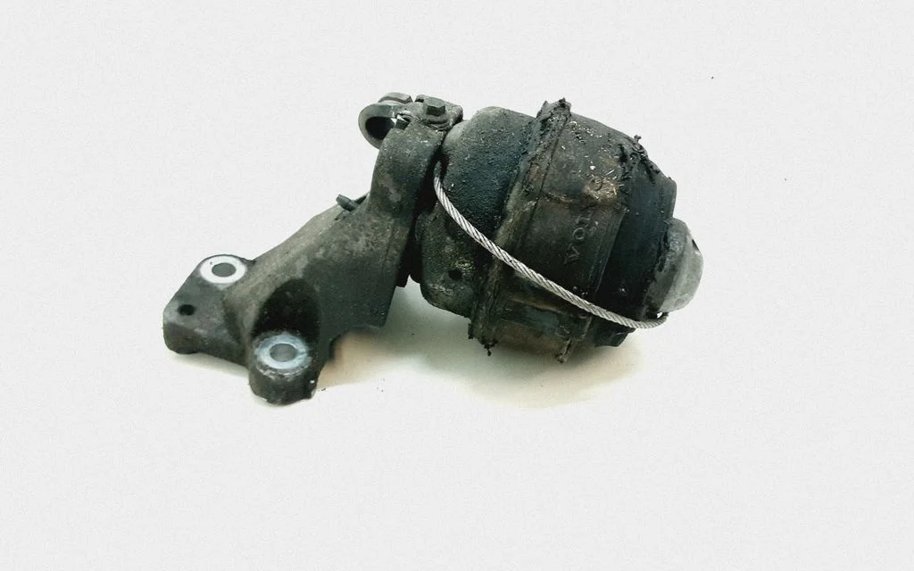 Engine mount bracket 30680751