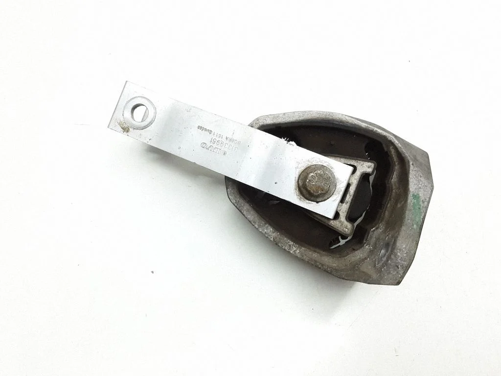 Engine mount bracket 31339953