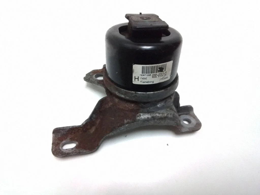 Engine mount bracket 30671245