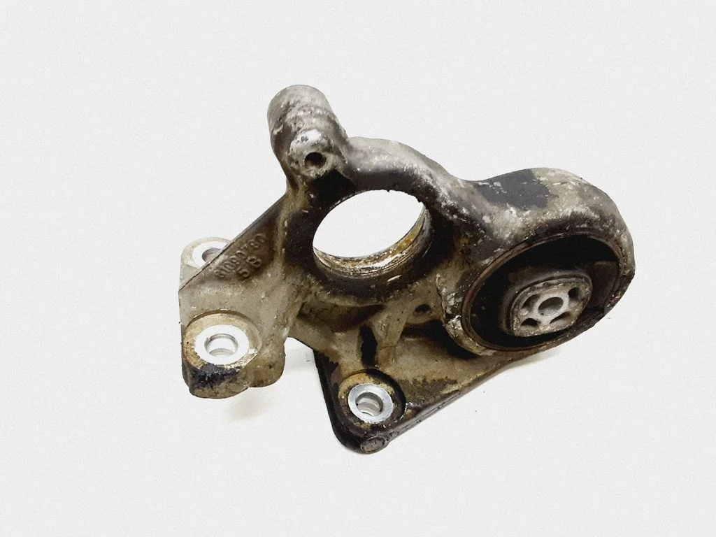 Engine mount bracket