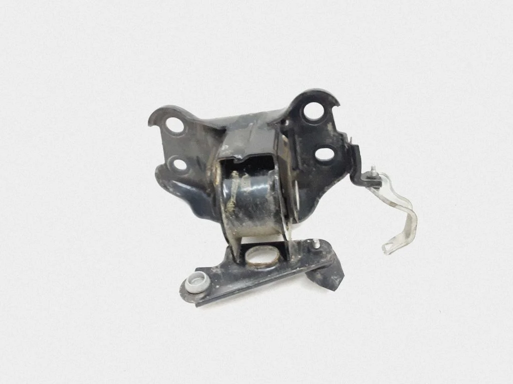 Engine mount bracket