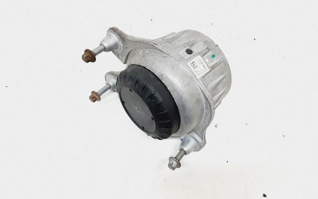 Engine mount bracket – Mercedes-Benz C-Class W205 (2014-2021)