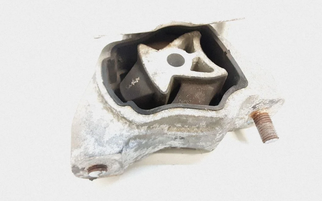 Dzinēja spilvens 8G9N6L063CB