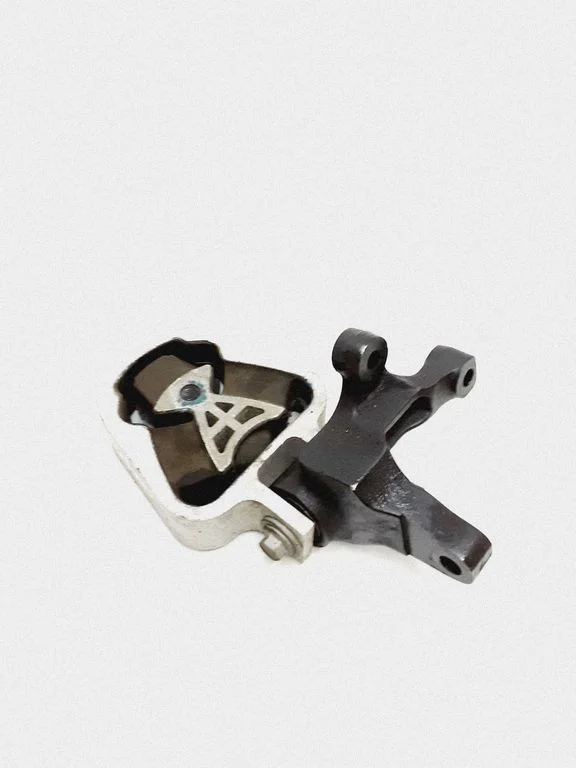 Engine mount bracket DP536P082