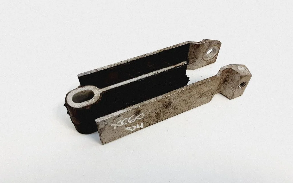 Engine mount bracket 9487476