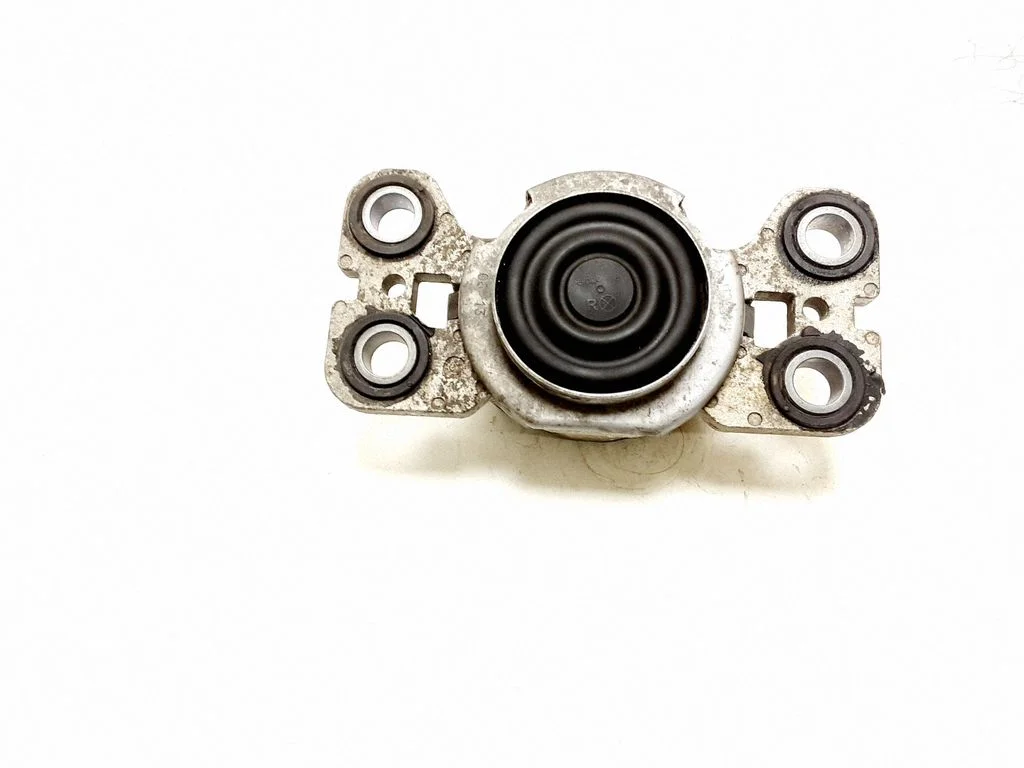 Engine mount bracket 31316875