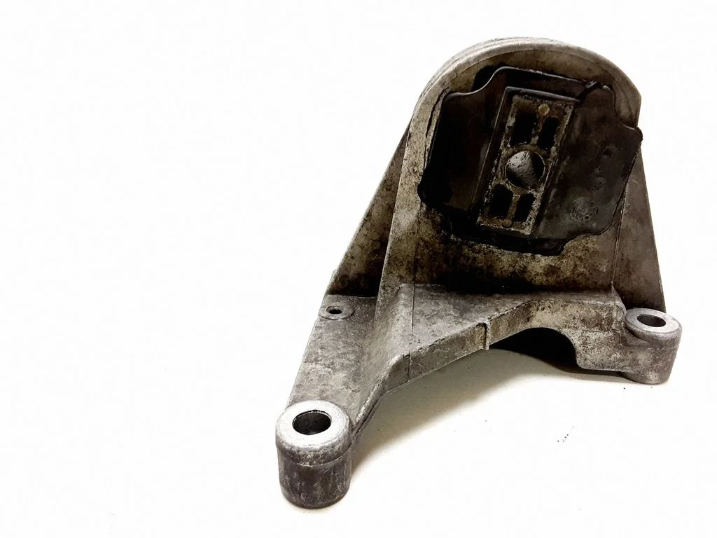 Engine mount bracket 30680770