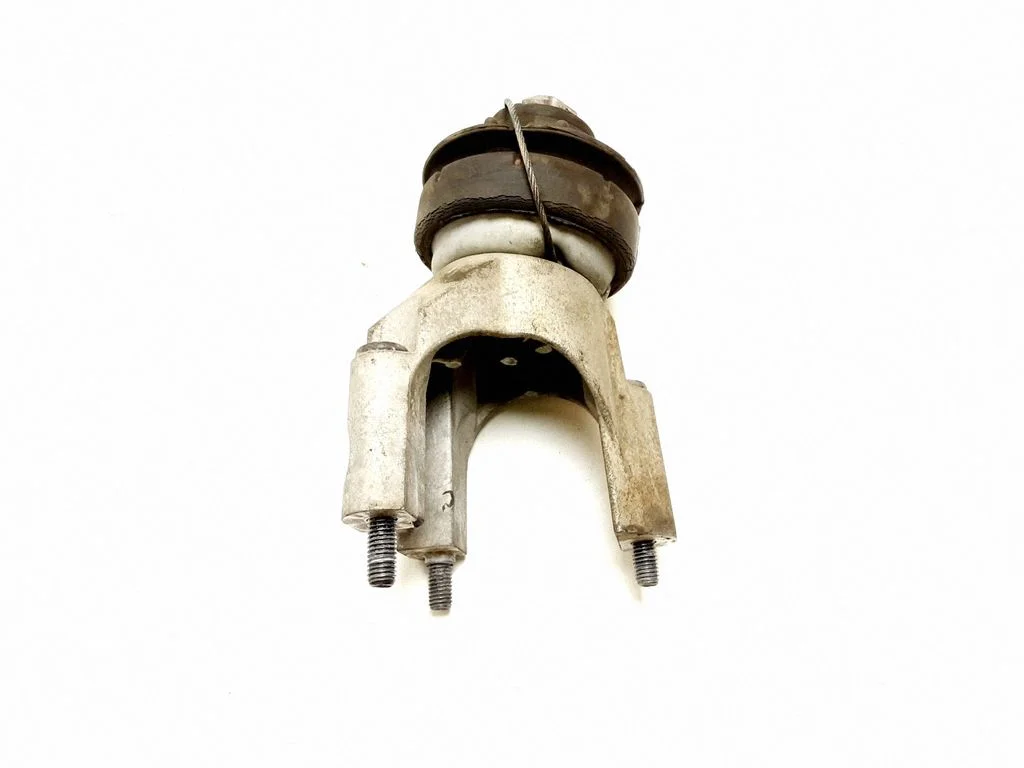 Engine mount bracket 30778953