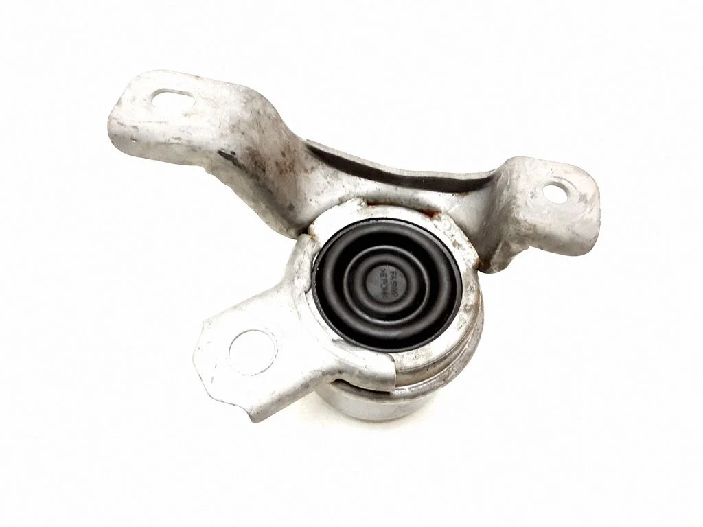 Engine mount bracket – Volvo XC60 (2009-2013)
