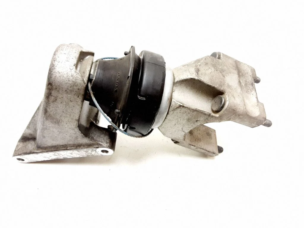 Engine mount bracket 30778953