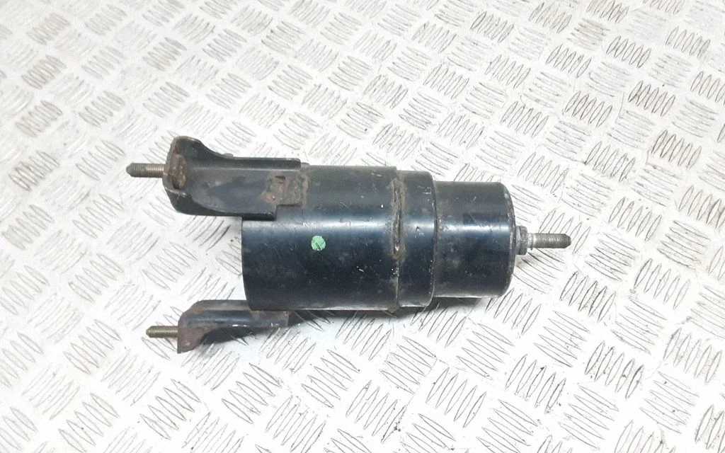 Engine mount bracket
