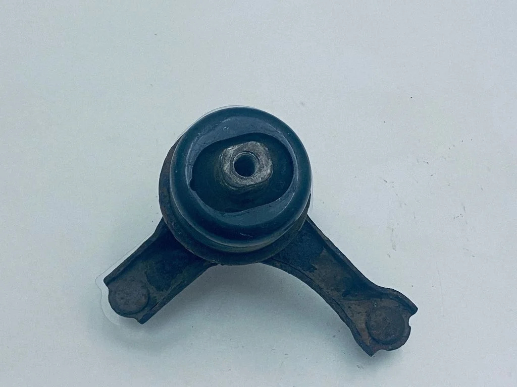 Engine mount bracket