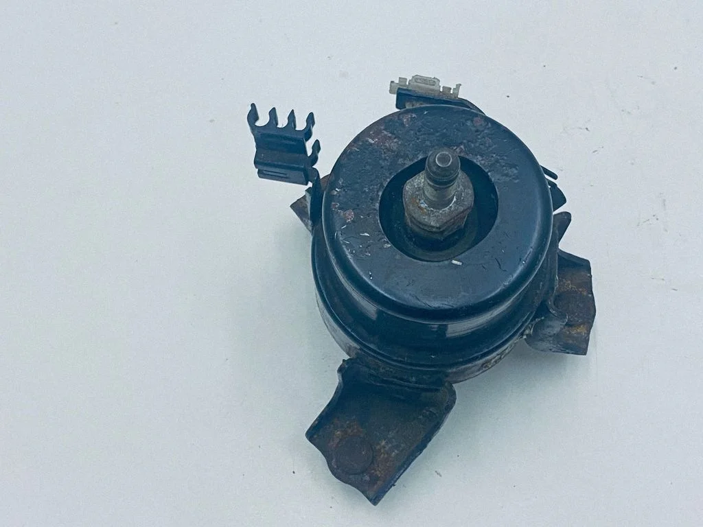 Engine mount bracket