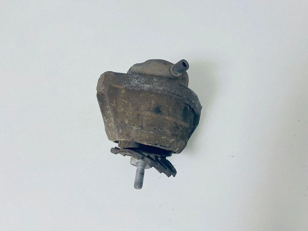 Engine mount bracket – BMW 5 Series E60 E61 (2004-2010)