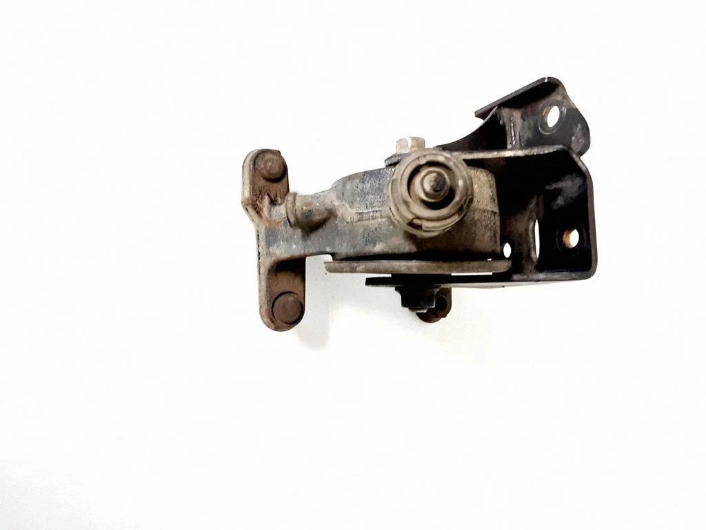 Engine mount bracket – Toyota RAV 4 (XA30) (2006-2016)