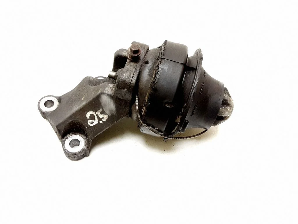 Engine mount bracket 8683936