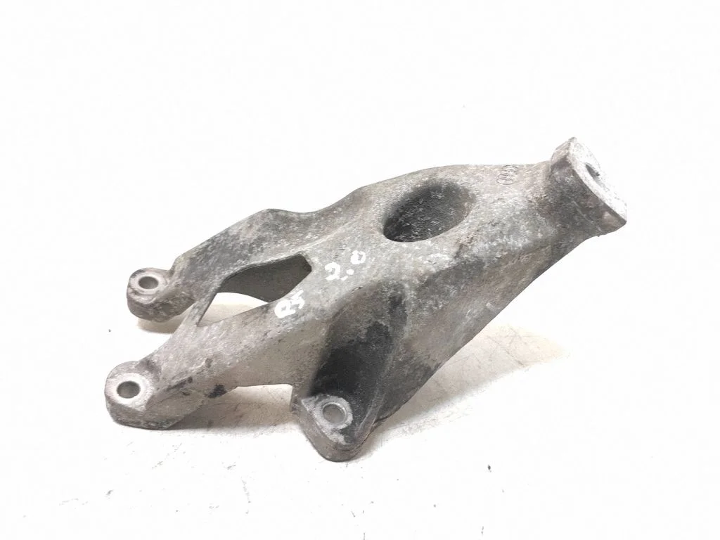 Mootori kinnituskronstein 8K0199307