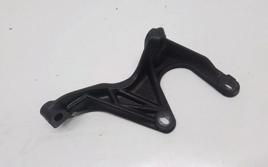 Engine mounting bracket 30735708
