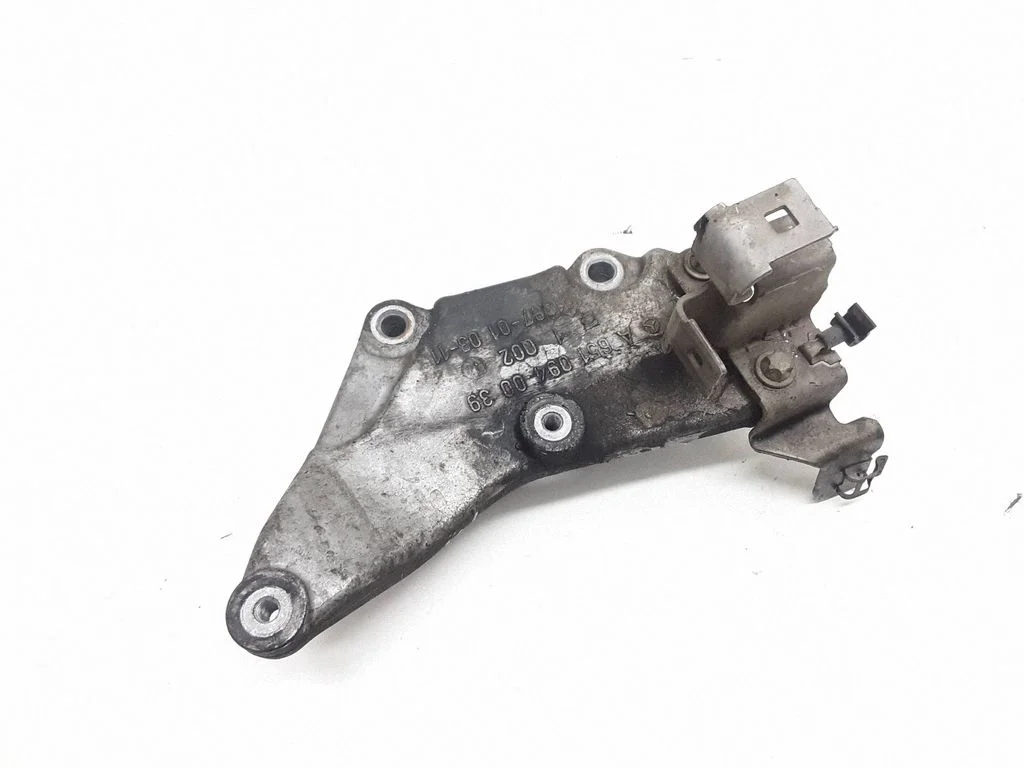 Mootori kinnituskronstein A6510940039