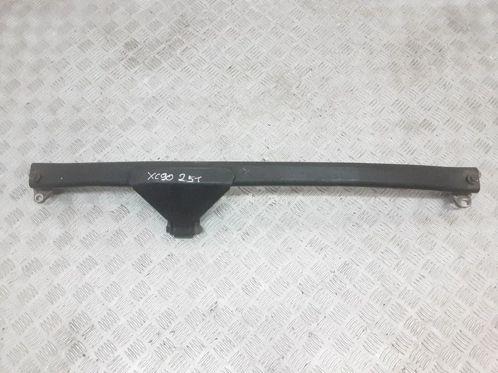 Engine mounting bracket – front